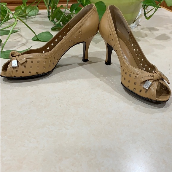 STUART WEITZMAN Shoes - Picture 3 of 7